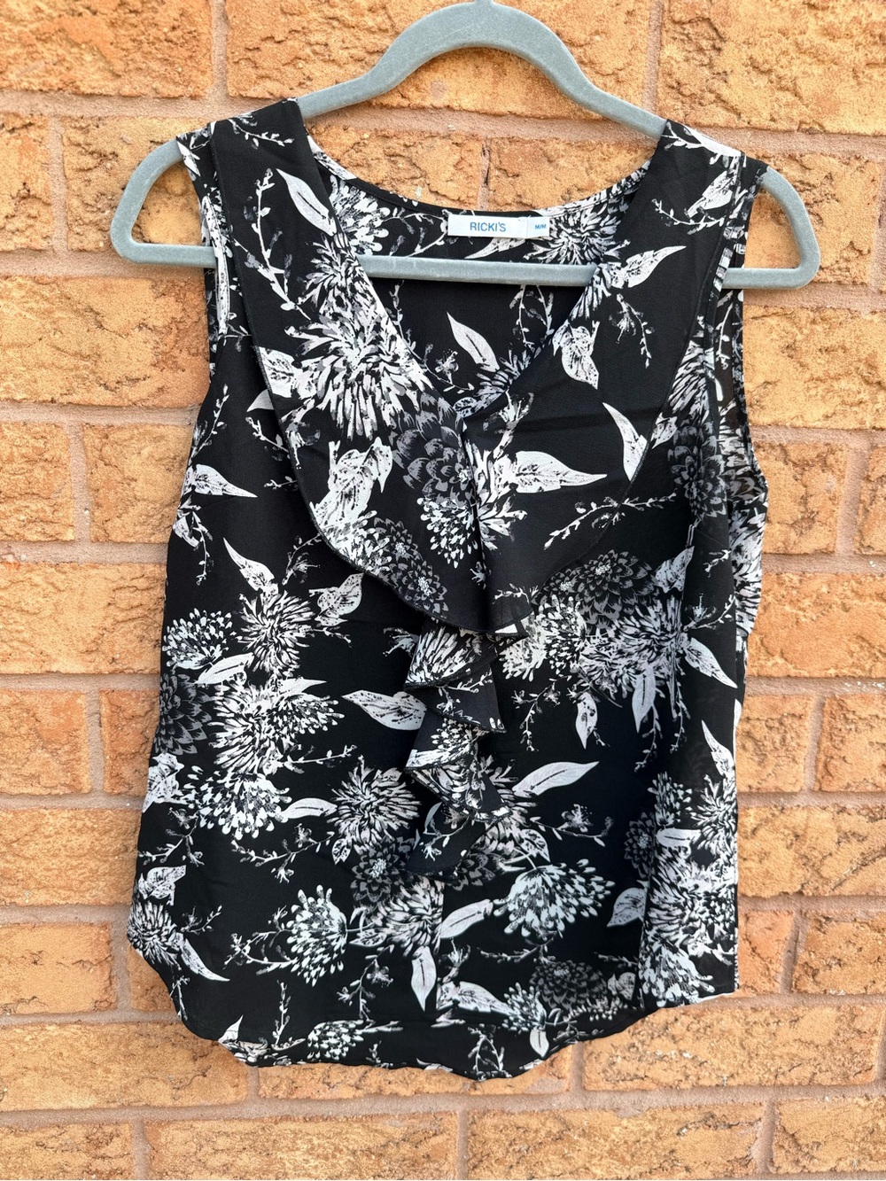 💫10/$25 • Ricki's Black & White Floral Ruffle Sleeveless Top